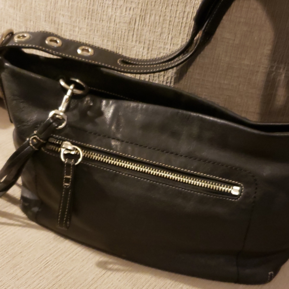 Coach - Picture 2 of 4
